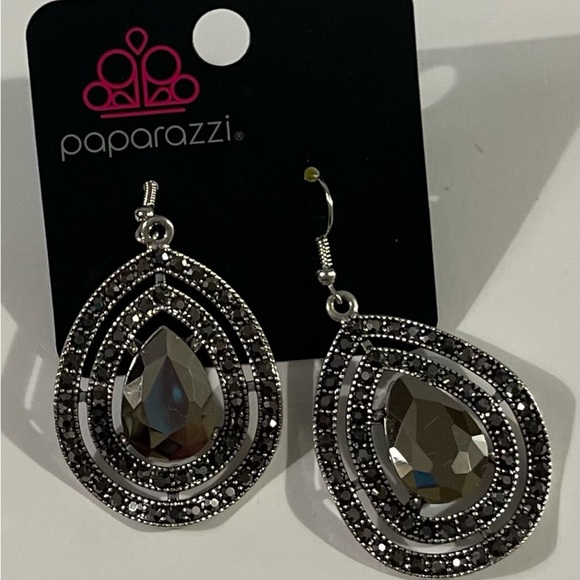 NWT Paparazzi Royal Squad Silver Filigree Dangle Earrings - Picture 1 of 3